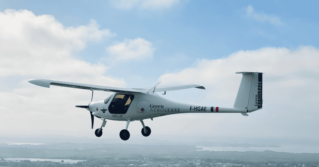 Photo d'un avion électrique en vol